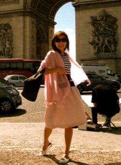 Elegant belt over a blouse 