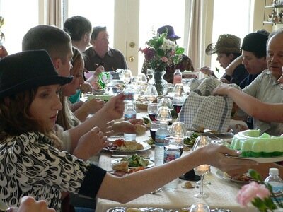 family dinners are a good way to have an engagement party